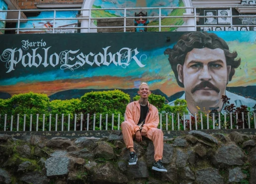 Duras críticas a La Liendra por foto en barrio Pablo Escobar